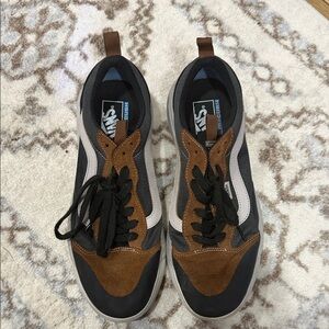 Vans Men's Black and Brown Athletic Shoes